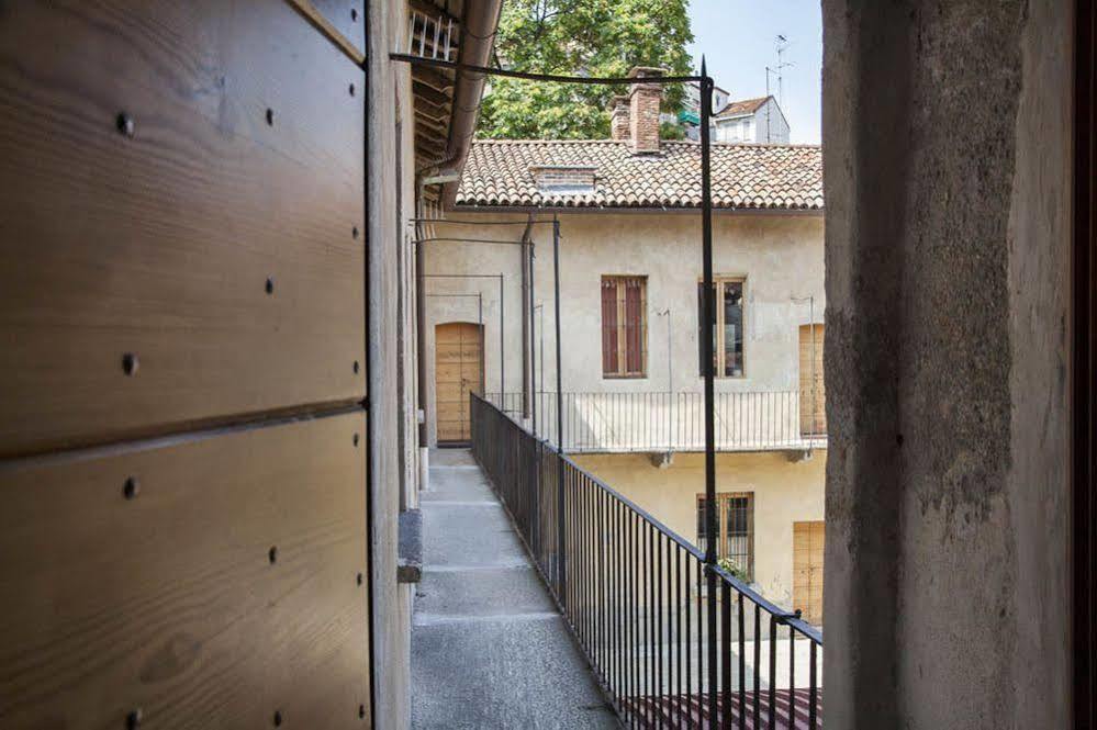 Un Posto A - All'interno Di Una Cascina Del 700 Milan